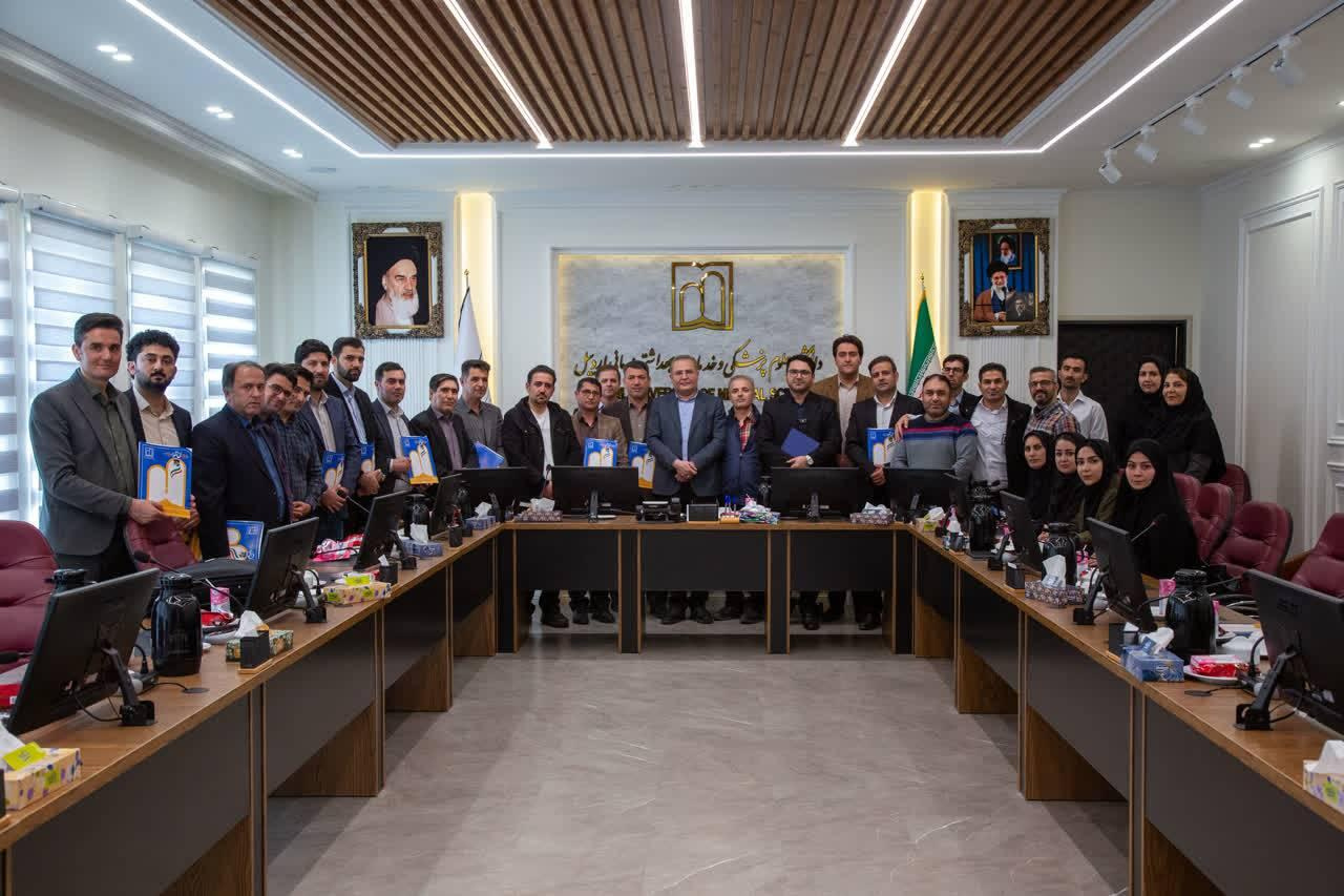 نشست هم‌اندیشی کارشناسان و رابطان روابط عمومی با ریاست محترم دانشگاه 