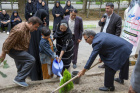 ایستگاه ششم: کاشت ۱۲ اصله نهال به یاد شهدای سلامت و رسانه جنگ تحمیلی ۱۲ روزه
