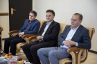 دیدار صمیمی دکتر مرتضی وهاب‌زاده، پزشک نامدار اردبیلی و رئیس دانشگاه علوم پزشکی اردبیل