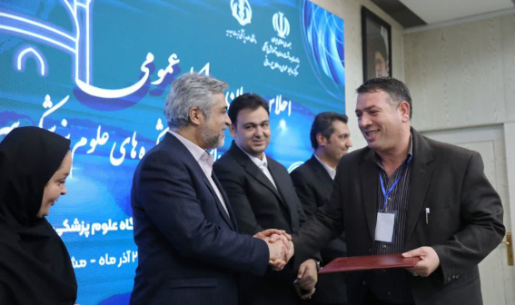 تجلیل از  مدیر روابط‌عمومی دانشگاه علوم پزشکی اردبیل در همایش سراسری مدیران روابط‌عمومی کشور