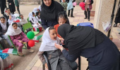 کارکنان مرکز سلامت عنبران، میهمان مدرسه عفت/ اجرای برنامه وارنیشتراپی به یاد دانشآموزان شهید میناب