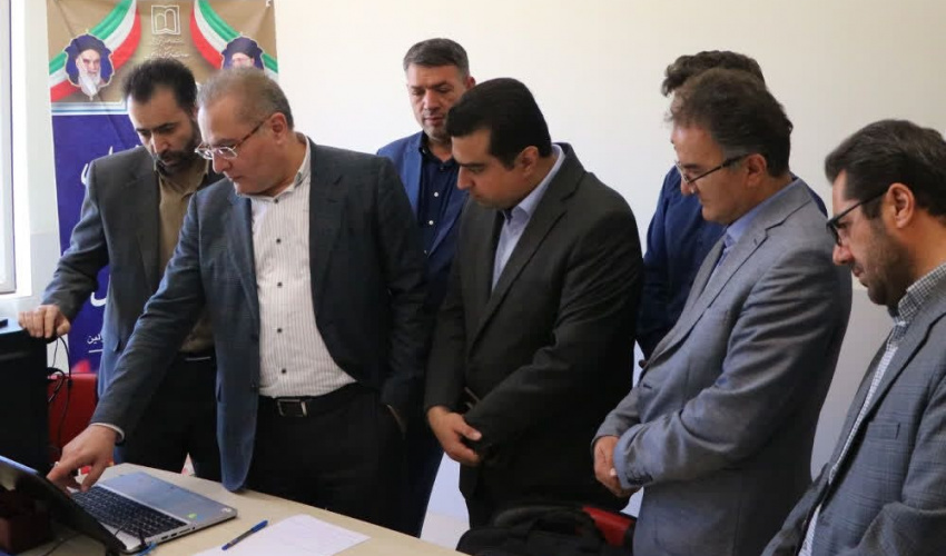 بازدید رئیس دانشگاه علوم پزشکی اردبیل از روند برگزاری انتخابات شورای صنفی دانشجویان