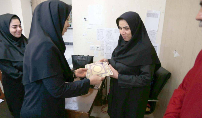 تجلیل از همکار روشندل دانشگاه علوم پزشکی اردبیل به مناسبت روز جهانی عصای سفید
