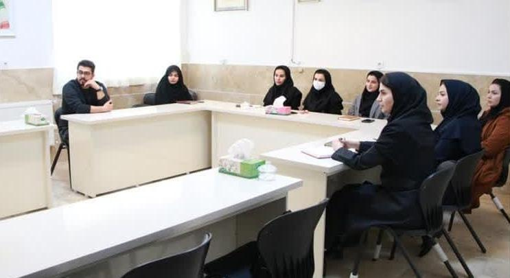 نشست هم‌اندیشی کارکنان اداره مشاوره و سلامت روانی دانشجویان با معاون فرهنگی و دانشجویی دانشگاه