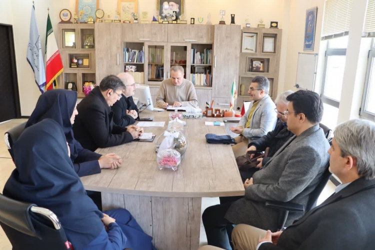 دیدار معاون و مدیران تحقیقات و فناوری دانشگاه با دکتر داورنیا، سرپرست دانشگاه