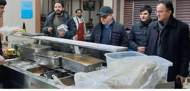 بازدید معاون فرهنگی و دانشجویی دانشگاه از سراهای دانشجویی و سلف مرکزی دانشگاه