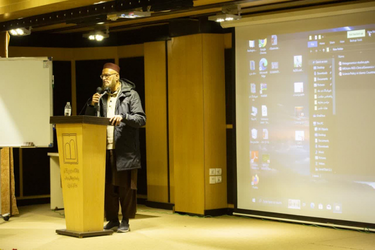 برگزاری کنفرانس علمی در دانشگاه با حضور استاد برجسته دانشگاه پاکستان