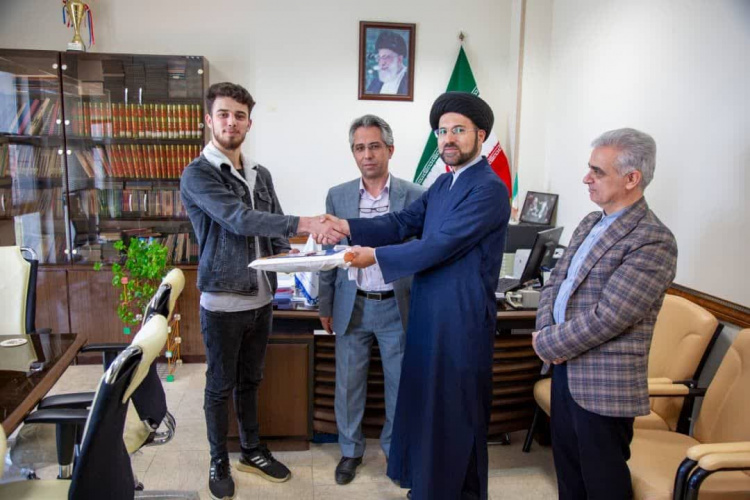 تجلیل از دانشجوی بین الملل دندانپزشکی همزمان با روز دندانپزشک