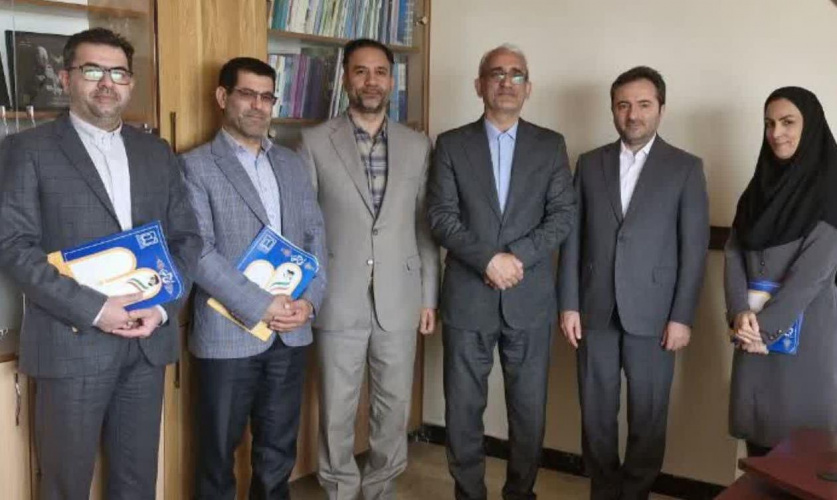 تجلیل از همکاران بهداشت حرفه ای معاونت بهداشت دانشگاه به مناسبت روز جهانی ایمنی و بهداشت حرفه ای