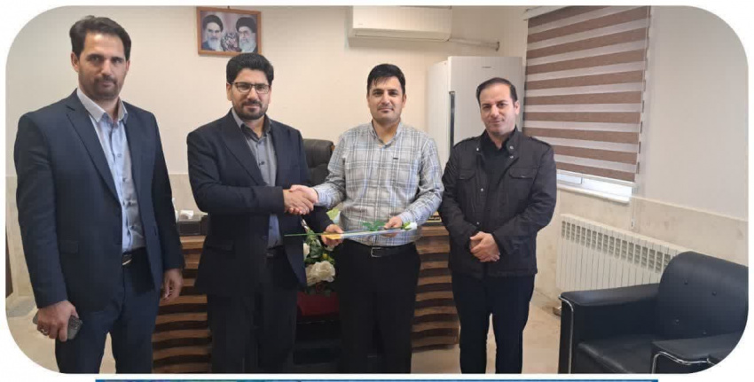 تجلیل از آقای بهنام فرج زاده، مسئول روابط عمومی شبکه بهداشت و درمان شهرستان اصلاندوز بمناسبت روز ارتباطات و روابط عمومی