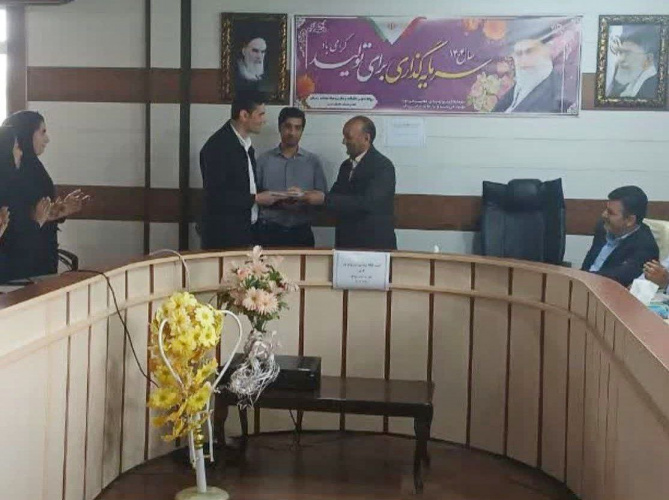 تجلیل از آقای حامد افخمی، مسئول روابط عمومی شبکه بهداشت و درمان شهرستان گرمی بمناسبت روز ارتباطات و روابط عمومی