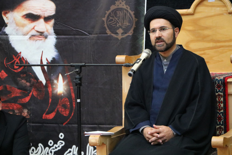 مراسم گرامیداشت ارتحال امام خمینی (ره) در مسجد امام علی (ع) دانشگاه علوم پزشکی اردبیل با حضور دانشجویان، اساتید و کارکنان