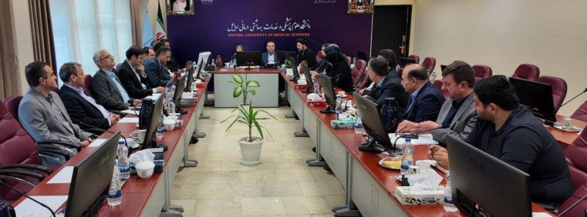 هم اکنون؛ جلسه هیئت رئیسه دانشگاه علوم پزشکی اردبیل با حضور مهندس طاهر موهبتی، معاون توسعه مدیریت و منابع وزیر بهداشت در سالن حوزه‌ ریاست دانشگاه