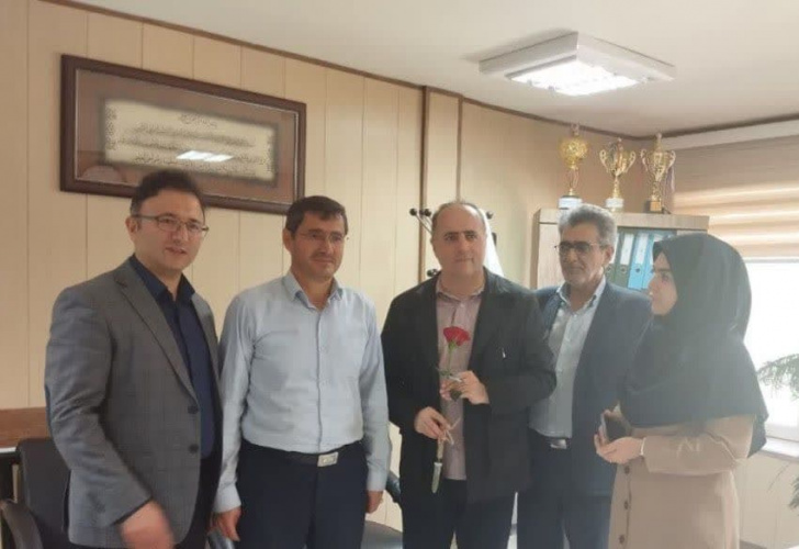 تجلیل از مسئول IT دانشکده دندانپزشکی دانشگاه به مناسبت گرامیداشت روز ملی فناوری اطلاعات