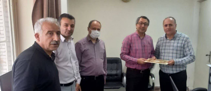 تجلیل از مسئول IT مجتمع شهید سلیمانی دانشگاه توسط مسئولین دانشکده بهداشت