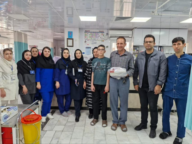 قدردانی خانواده بیمار بهبود یافته، عبدالله محمدی از کارکنان بخش ICU و مسئولین بیمارستان ولیعصر مشگین‌شهر