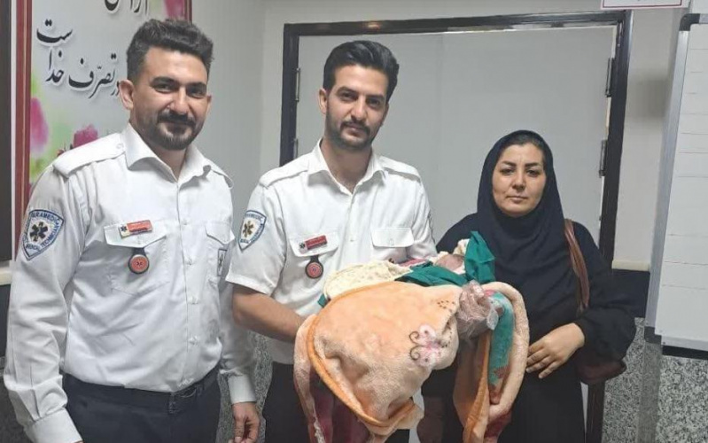 به دنیا آمدن نوزاد عجول در آمبولانس اورژانس ۱۱۵ مشگین شهر