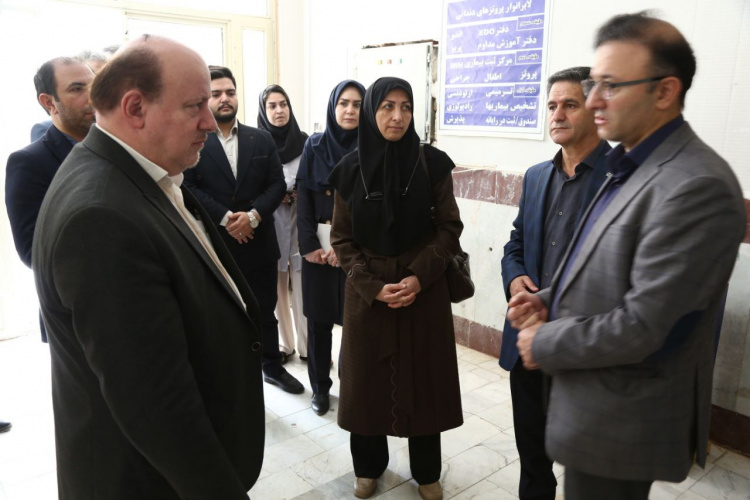 بازدید رئیس مرکز توسعه سازمان و تحول اداری وزارت بهداشت از دانشکدههای دانشگاه