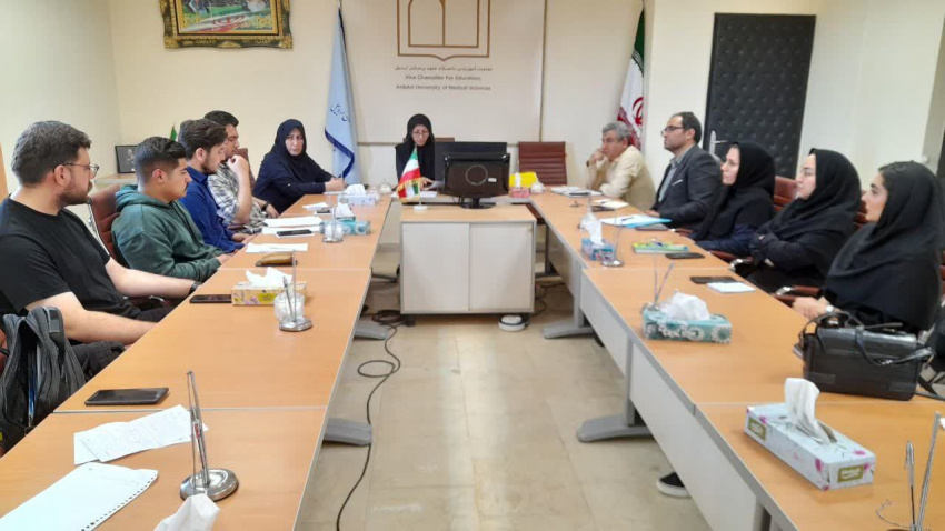 جلسه معاون آموزشی دانشگاه با اعضای تشکل‌های دانشجویی و بررسی مسائل حوزه آموزشی دانشجویان