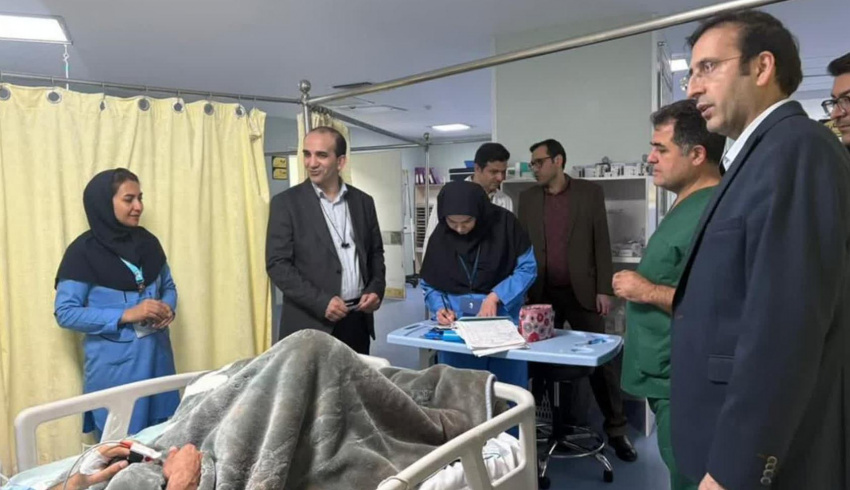 بازدید شبانه معاون درمان دانشگاه از بخشهای مختلف بیمارستان امام خمینی (ره) اردبیل