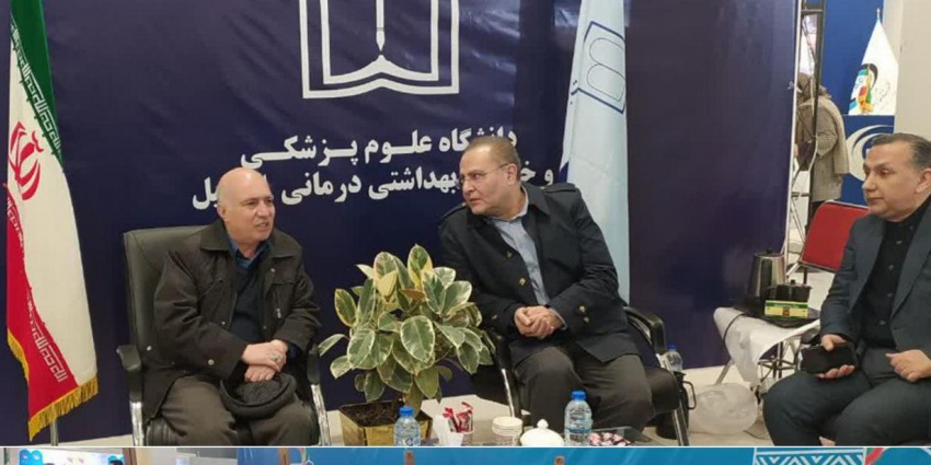 دیدار رئیس انجمن دوستی ایران و چین با رئیس دانشگاه علوم پزشکی اردبیل در غرفه دانشگاه در نمایشگاه اکسپو ۲۰۲۵ اردبیل