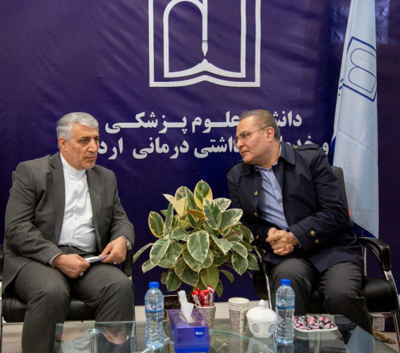 دیدار دکتر مجتبی دمیرچی‌لو، سفیر ایران در جمهوری آذربایجان با دکتر بهزاد داورنیا، رئیس دانشگاه علوم پزشکی اردبیل در نمایشگاه اکسپو ۲۰۲۵ اردبیل