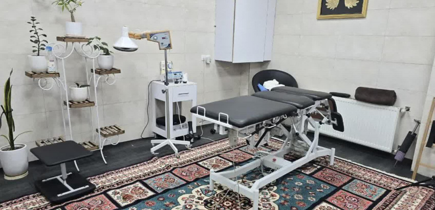 پلمب  یک مرکز غیرمجاز کایروپراتیک توسط کارشناسان اداره نظارت بر درمان دانشگاه علوم پزشکی اردبیل