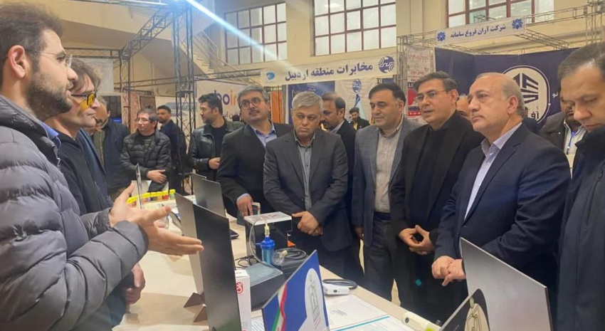 بازدید دکتر حبیبی معاون توسعه مدیریت و منابع استانداری از غرفه مدیریت توسعه فناوری سلامت دانشگاه