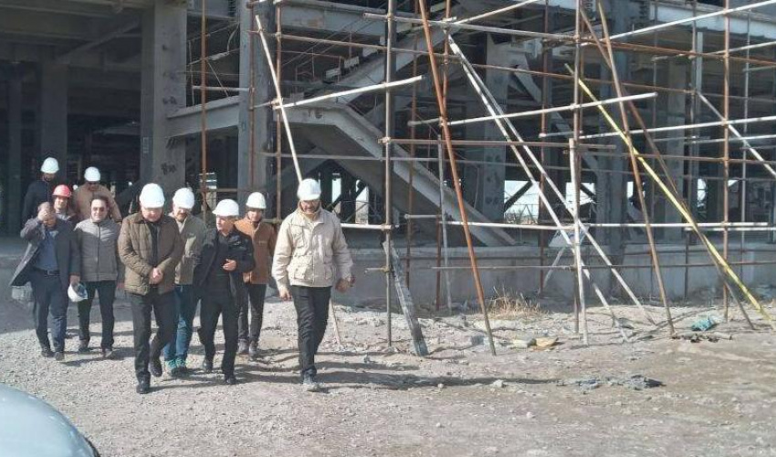 بازدید دکتر بهزاد داورنیا از پروژه بیمارستانی نجف‌زاده