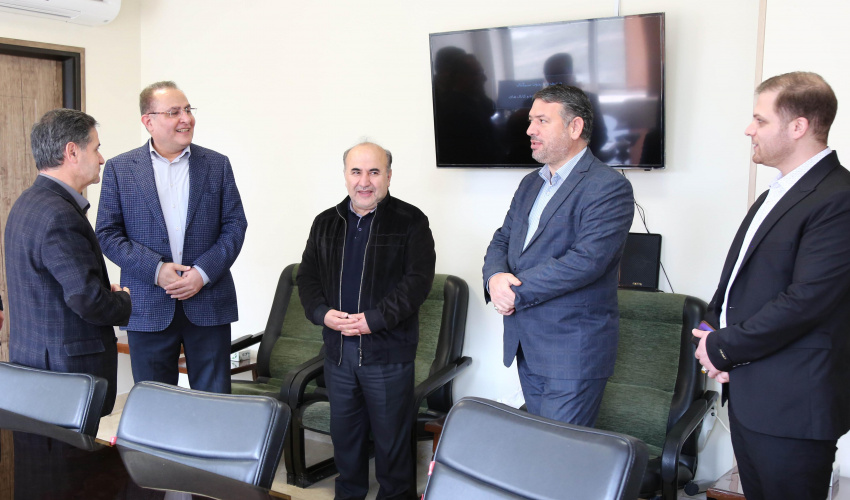 گزارش تصویری دیدار نوروزی دکتر بهزاد داورنیا، رئیس دانشگاه علوم پزشکی اردبیل، با کارکنان ستاد مرکزی