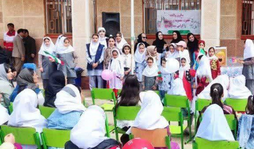 کارکنان مرکز سلامت عنبران، میهمان مدرسه عفت/ اجرای برنامه وارنیش‌تراپی به یاد دانش‌آموزان شهید میناب
