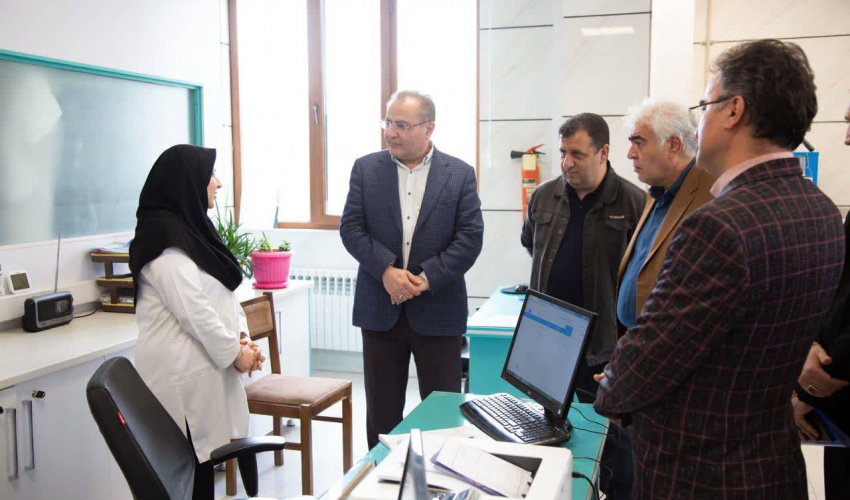 گزارش تصویری از بازدید دکتر داورنیا، رئیس دانشگاه علوم پزشکی اردبیل از آزمایشگاه جامع سلامت بهداشت اردبیل به مناسبت روز علوم آزمایشگاهی