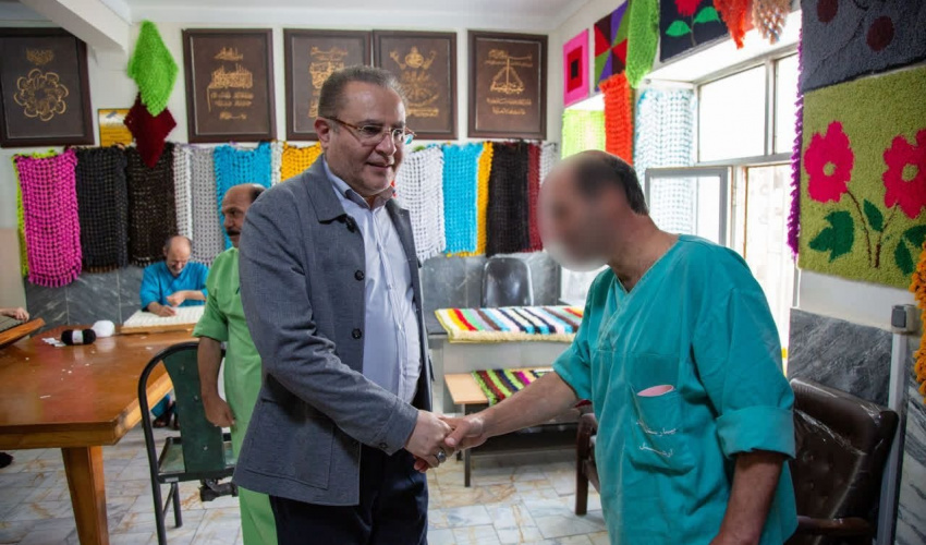 گزارش تصویری | دیدار و عیادت دکتر بهزاد داورنیا از جانبازان بستری در بیمارستان ایثار.