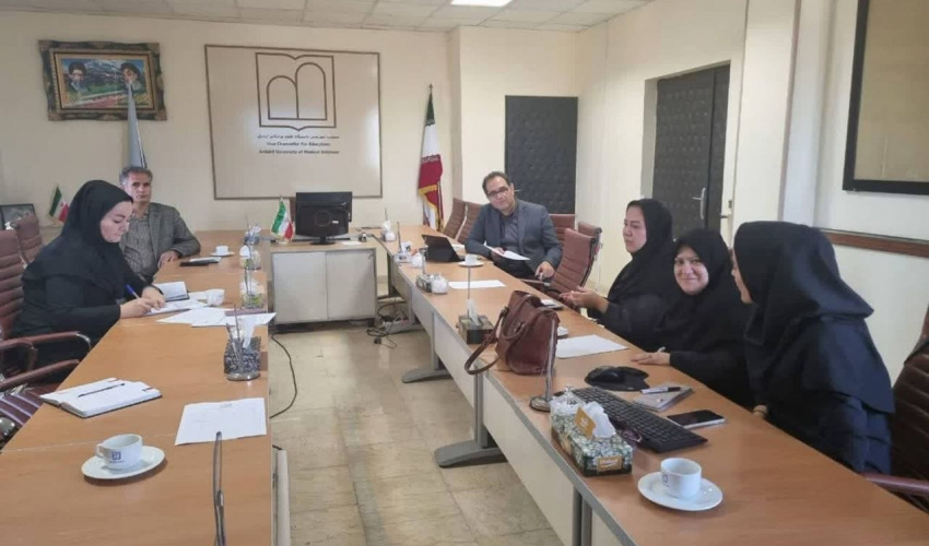 برگزاری جلسه بررسی مستندات ارزیابی درونی اعتباربخشی گروه داخلی–جراحی رشته پرستاری