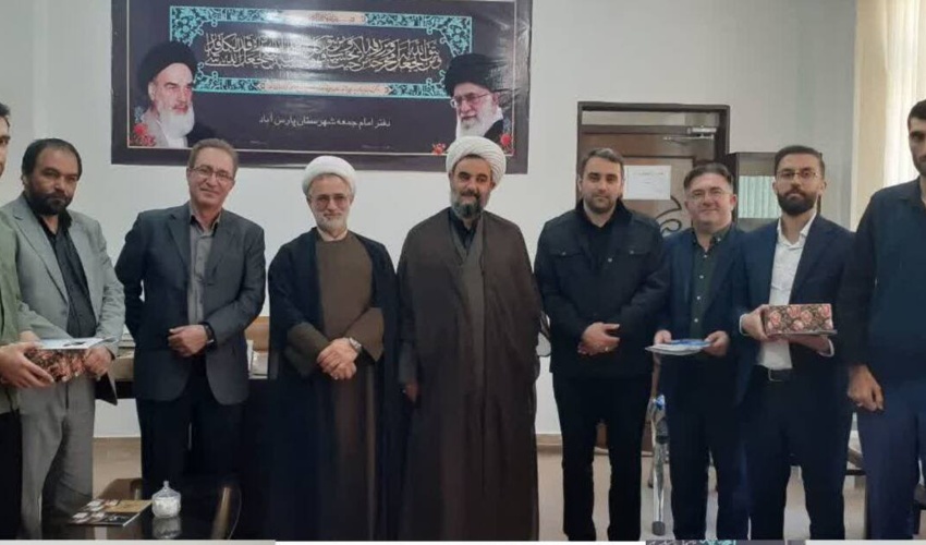 تجلیل از افتخارآفرینان قرآنی شبکه بهداشت و درمان پارس‌آباد